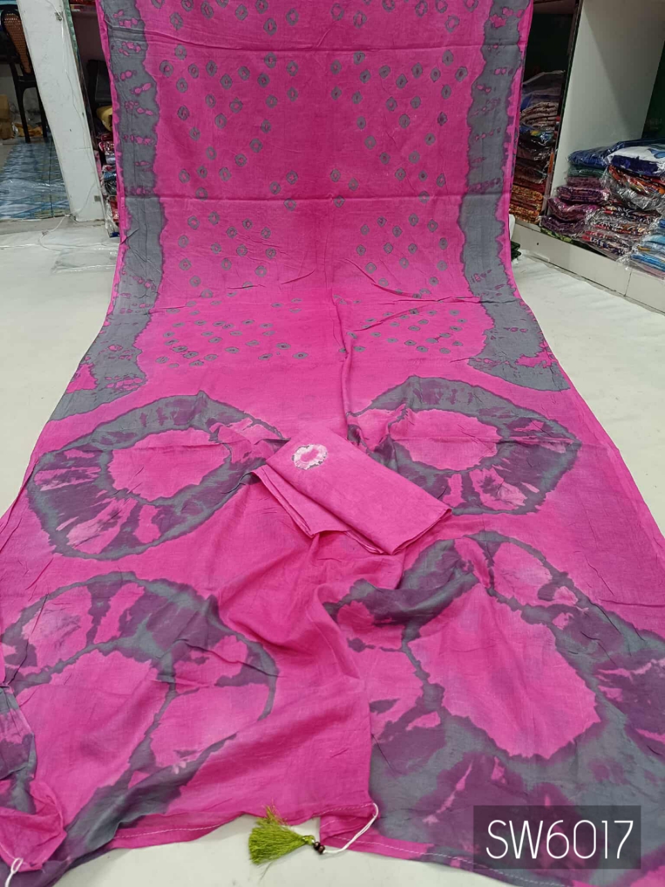 পিওর কটন বাটিক শাড়ি