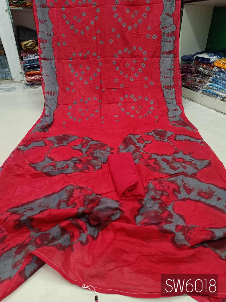 পিওর কটন বাটিক শাড়ি