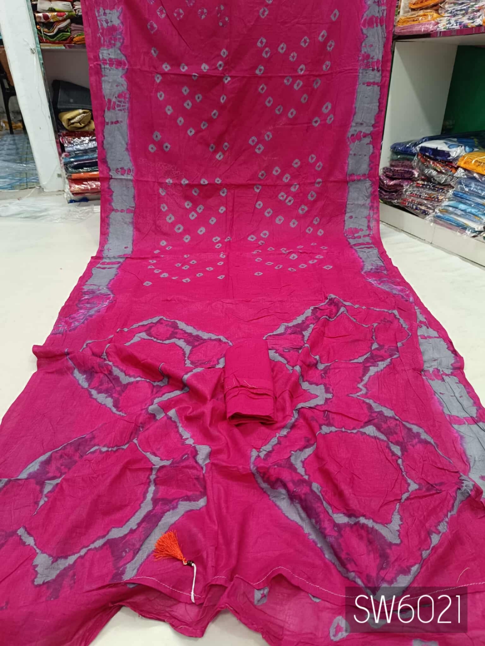 পিওর কটন বাটিক শাড়ি