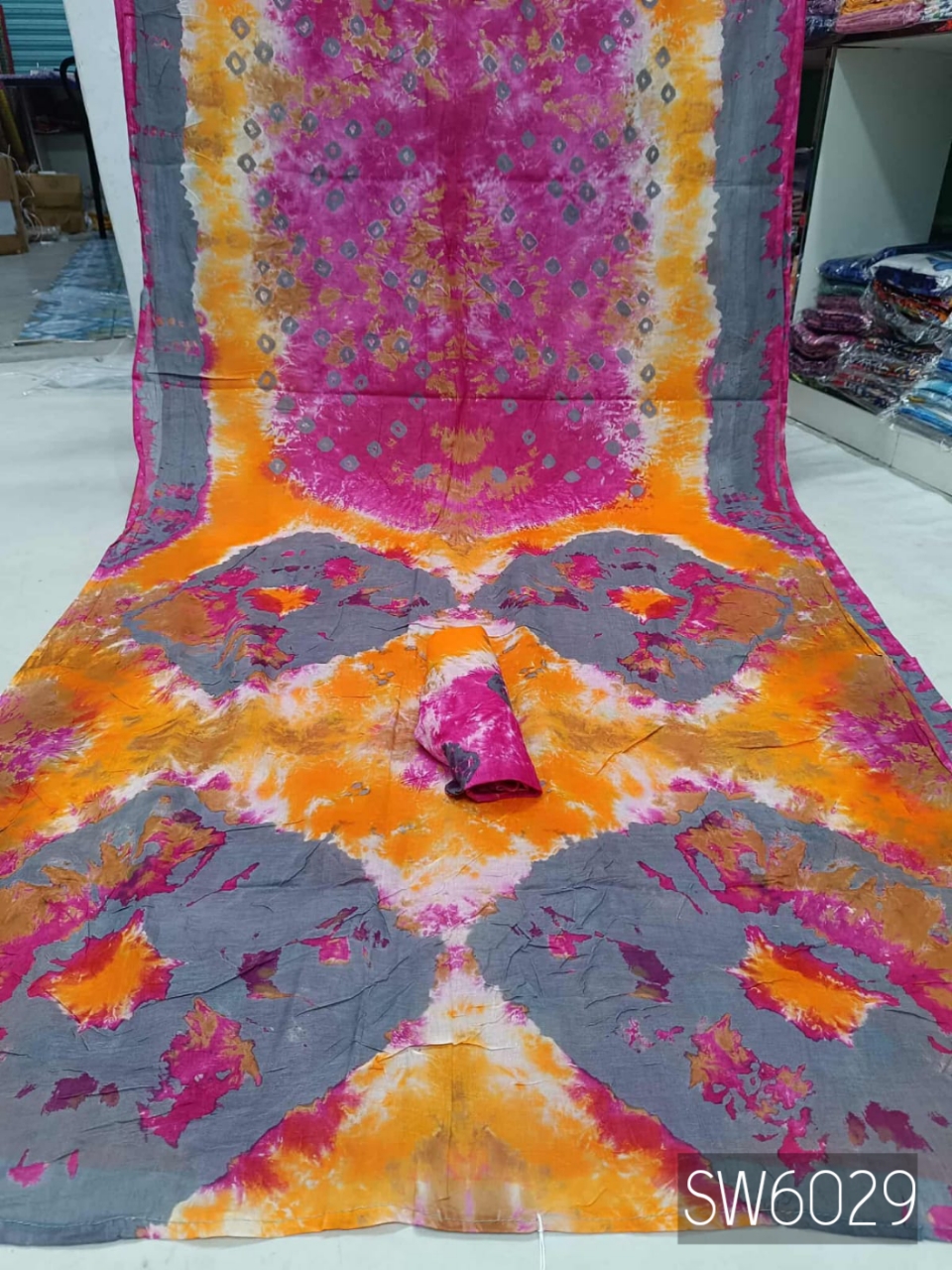 পিওর কটন বাটিক শাড়ি